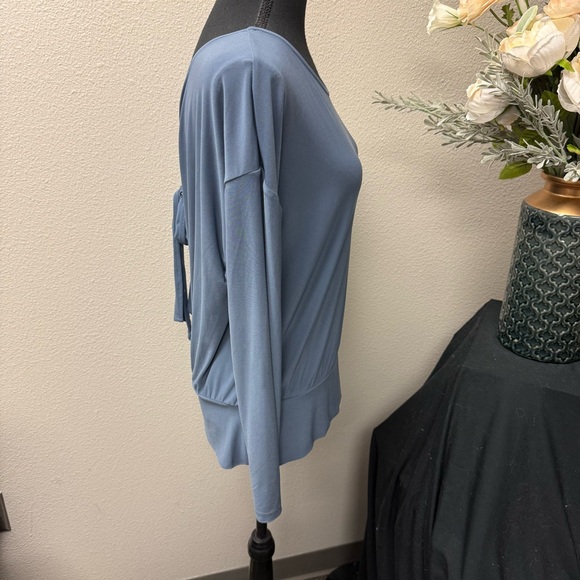 White House Black Market Blue Tie-Back Long Sleeve Peplum Blouse Soft Knit Sz L - Picture 4 of 7